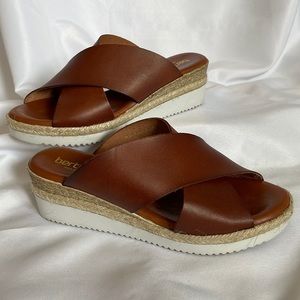 Bertuchi Crisscross Wedge Leather Sandal